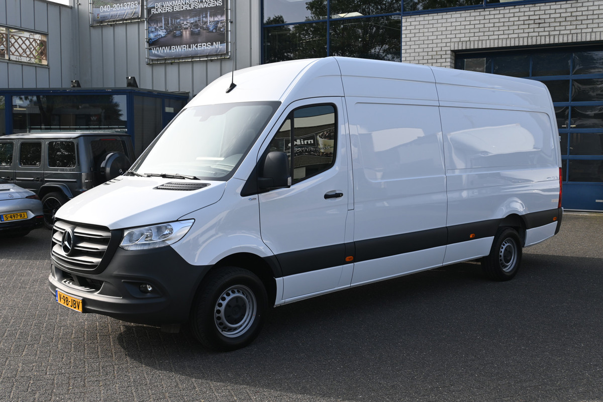Mercedes-Benz Sprinter 317 CDI L3H2 RWD Geveerde stoel, MBUX met camera en Apple Carplay/Android Auto Mercedes-Benz Sprinter 317 CDI L3H2 RWD Geveerde stoel, MBUX met camera en Apple Carplay/Android Auto
