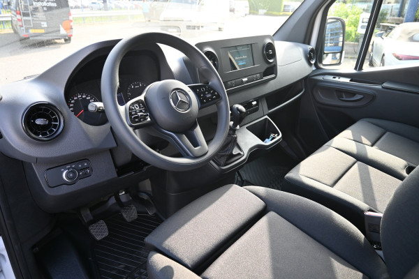 Mercedes-Benz Sprinter 317 CDI L3H2 RWD Geveerde stoel, MBUX met camera en Apple Carplay/Android Auto