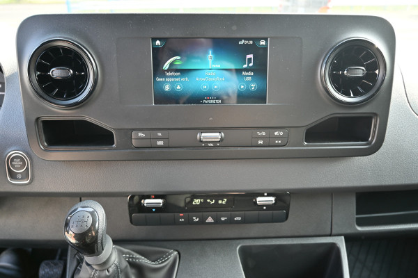 Mercedes-Benz Sprinter 317 CDI L3H2 RWD Geveerde stoel, MBUX met camera en Apple Carplay/Android Auto