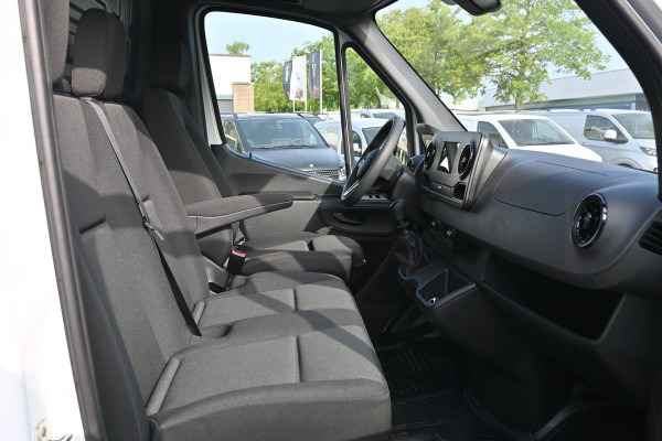 Mercedes-Benz Sprinter 317 CDI L3H2 RWD Geveerde stoel, MBUX met camera en Apple Carplay/Android Auto