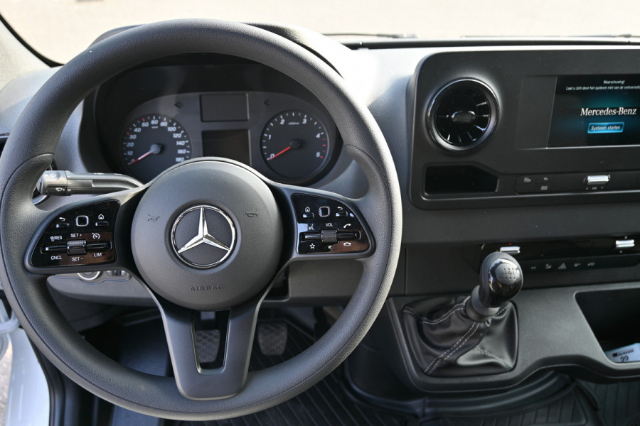 Mercedes-Benz Sprinter 317 CDI L3H2 RWD Geveerde stoel, MBUX met camera en Apple Carplay/Android Auto
