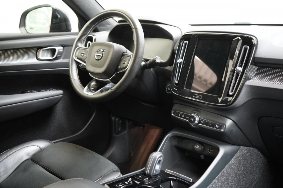 Volvo XC40 1.5 T5 263pk Recharge R-Design Automaat | Trekhaak | Achteruitrijcamera | Stoelverwarming | Stuurverwarming