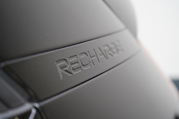 Volvo XC40 1.5 T5 263pk Recharge R-Design Automaat | Trekhaak | Achteruitrijcamera | Stoelverwarming | Stuurverwarming