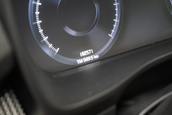 Volvo XC40 1.5 T5 263pk Recharge R-Design Automaat | Trekhaak | Achteruitrijcamera | Stoelverwarming | Stuurverwarming