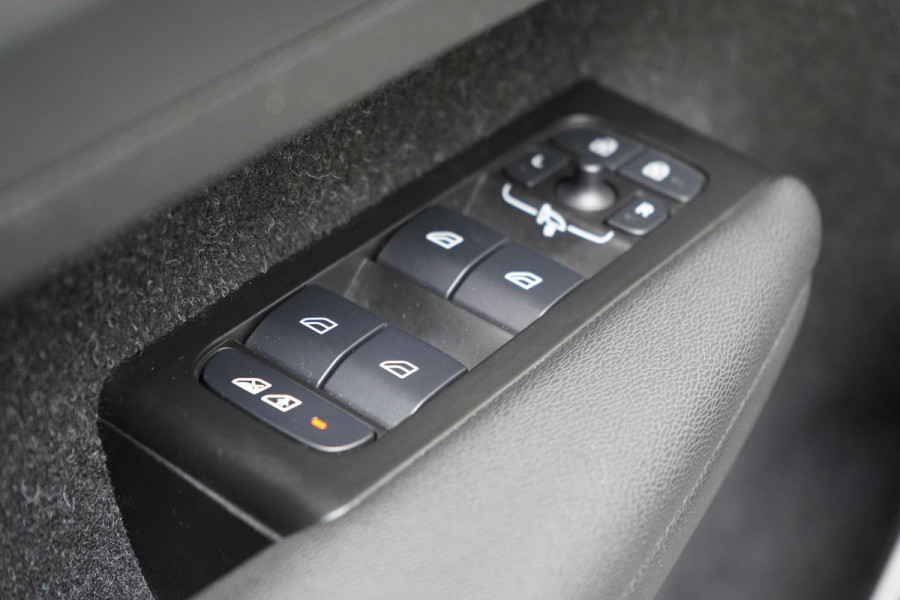 Volvo XC40 1.5 T5 263pk Recharge R-Design Automaat | Trekhaak | Achteruitrijcamera | Stoelverwarming | Stuurverwarming
