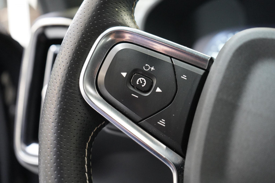Volvo XC40 1.5 T5 263pk Recharge R-Design Automaat | Trekhaak | Achteruitrijcamera | Stoelverwarming | Stuurverwarming
