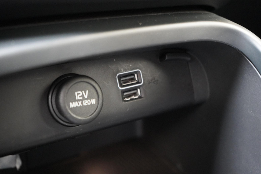 Volvo XC40 1.5 T5 263pk Recharge R-Design Automaat | Trekhaak | Achteruitrijcamera | Stoelverwarming | Stuurverwarming