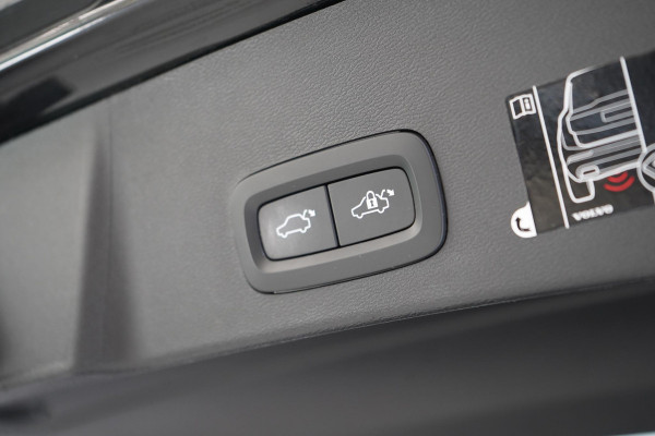 Volvo XC40 1.5 T5 263pk Recharge R-Design Automaat | Trekhaak | Achteruitrijcamera | Stoelverwarming | Stuurverwarming
