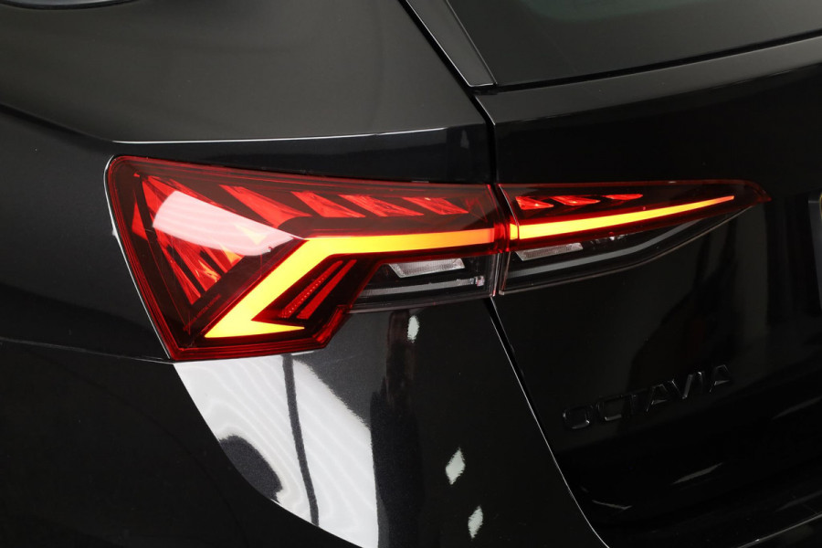 Škoda Octavia Combi 1.4 TSI PHEV Sportline Business 204 pk Automaat (DSG) | Verlengde garantie | Navigatie | Parkeersensoren achter | LED koplampen | Stoelverwarming |
