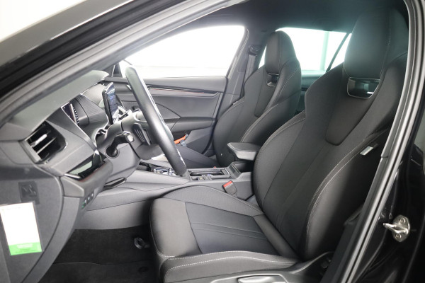 Škoda Octavia Combi 1.4 TSI PHEV Sportline Business 204 pk Automaat (DSG) | Verlengde garantie | Navigatie | Parkeersensoren achter | LED koplampen | Stoelverwarming |