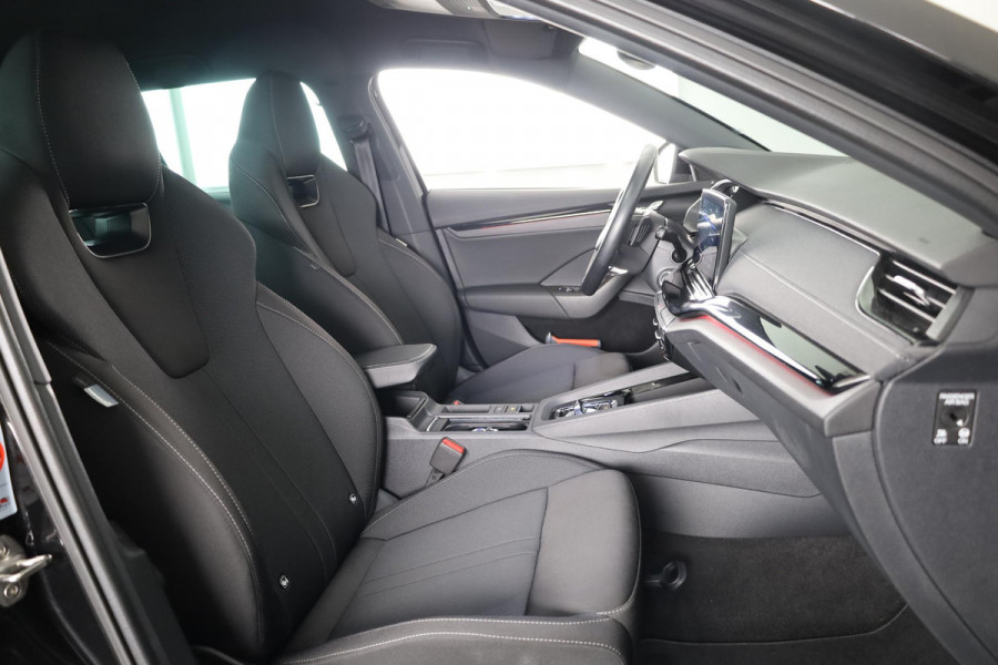 Škoda Octavia Combi 1.4 TSI PHEV Sportline Business 204 pk Automaat (DSG) | Verlengde garantie | Navigatie | Parkeersensoren achter | LED koplampen | Stoelverwarming |