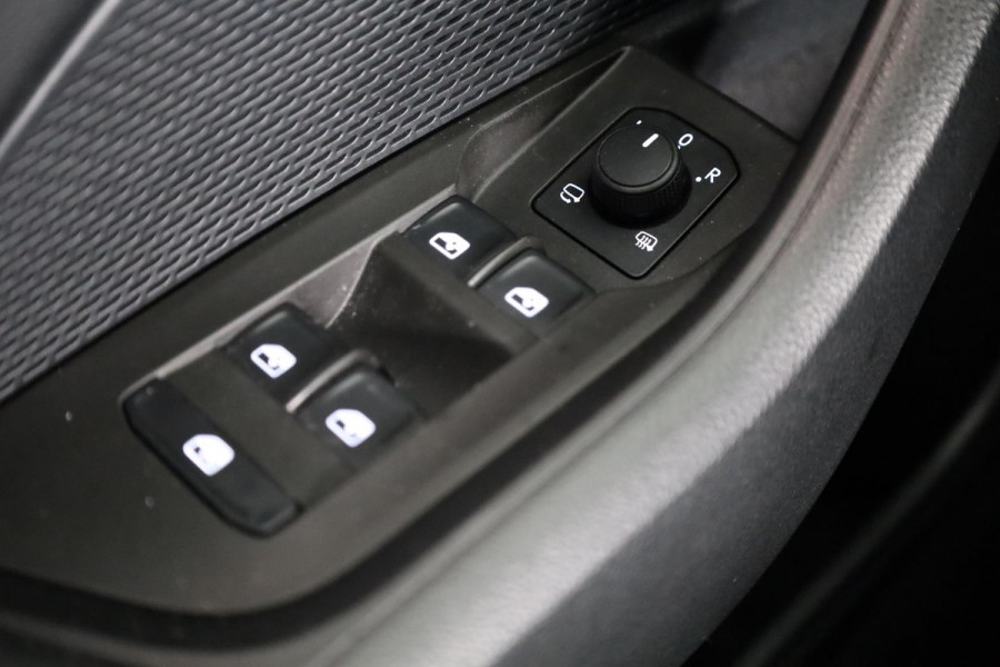 Škoda Octavia Combi 1.4 TSI PHEV Sportline Business 204 pk Automaat (DSG) | Verlengde garantie | Navigatie | Parkeersensoren achter | LED koplampen | Stoelverwarming |