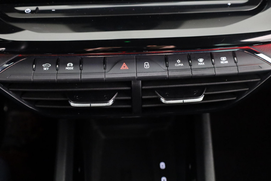 Škoda Octavia Combi 1.4 TSI PHEV Sportline Business 204 pk Automaat (DSG) | Verlengde garantie | Navigatie | Parkeersensoren achter | LED koplampen | Stoelverwarming |