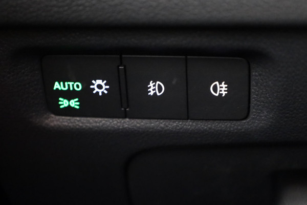 Škoda Octavia Combi 1.4 TSI PHEV Sportline Business 204 pk Automaat (DSG) | Verlengde garantie | Navigatie | Parkeersensoren achter | LED koplampen | Stoelverwarming |