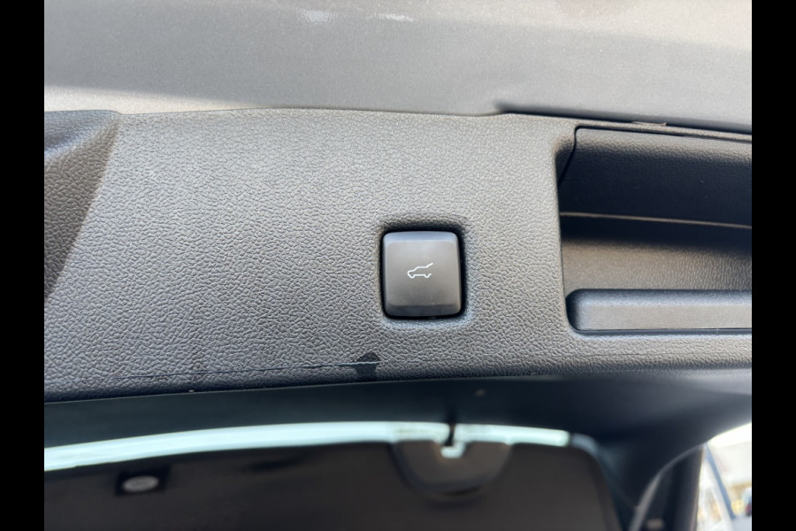 Ford Kuga 2.5 PHEV Titanium WINTERPACK! AGR STOELEN! KEYLESS!
