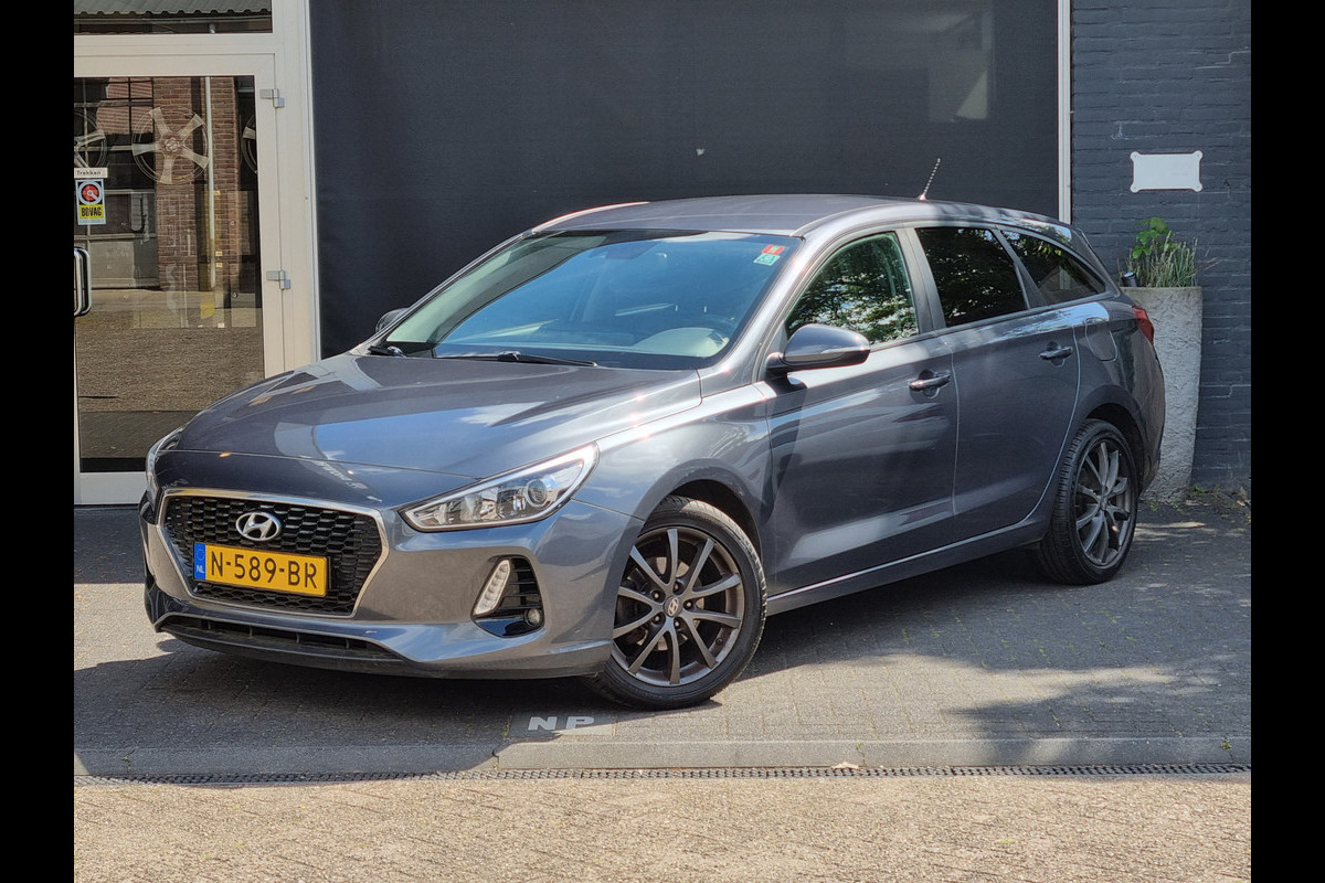Hyundai i30 1.4 i-Drive NAVI / AIRCO / CRUISE / BLUETOOTH Hyundai i30 1.4 i-Drive NAVI / AIRCO / CRUISE / BLUETOOTH