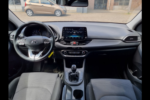 Hyundai i30 1.4 i-Drive NAVI / AIRCO / CRUISE / BLUETOOTH