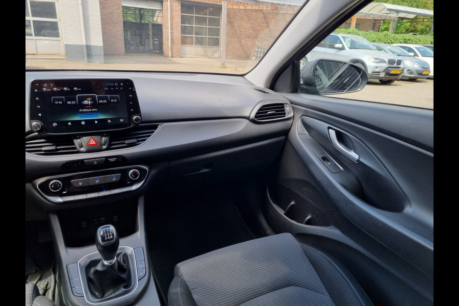 Hyundai i30 1.4 i-Drive NAVI / AIRCO / CRUISE / BLUETOOTH