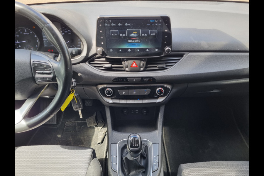 Hyundai i30 1.4 i-Drive NAVI / AIRCO / CRUISE / BLUETOOTH