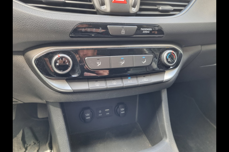 Hyundai i30 1.4 i-Drive NAVI / AIRCO / CRUISE / BLUETOOTH