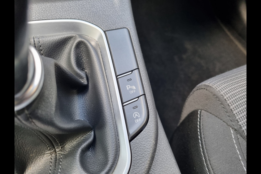 Hyundai i30 1.4 i-Drive NAVI / AIRCO / CRUISE / BLUETOOTH