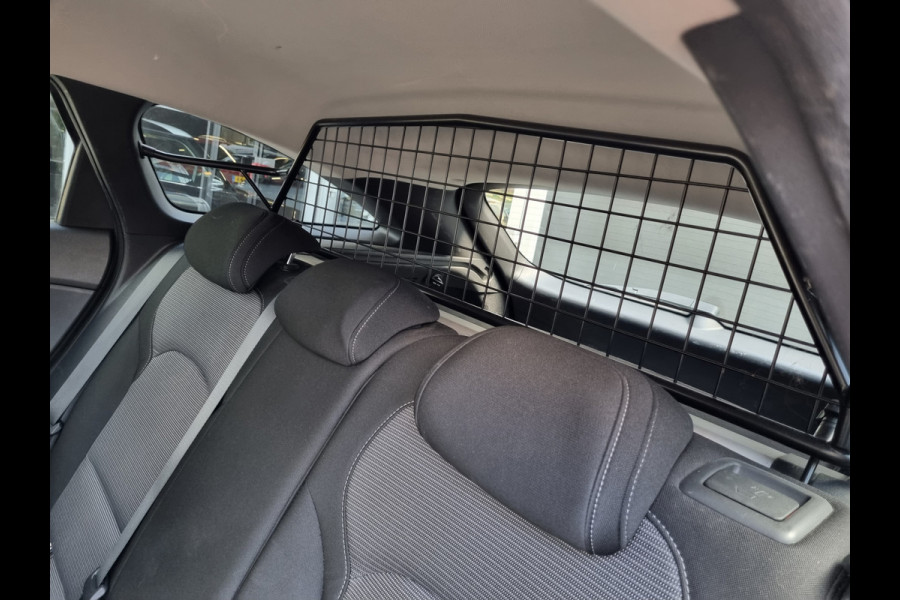 Hyundai i30 1.4 i-Drive NAVI / AIRCO / CRUISE / BLUETOOTH