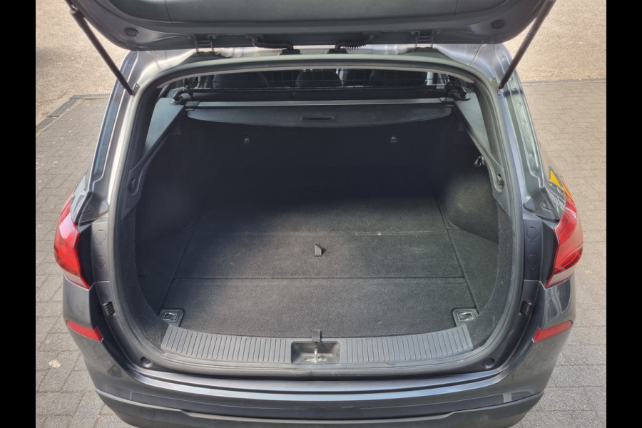 Hyundai i30 1.4 i-Drive NAVI / AIRCO / CRUISE / BLUETOOTH