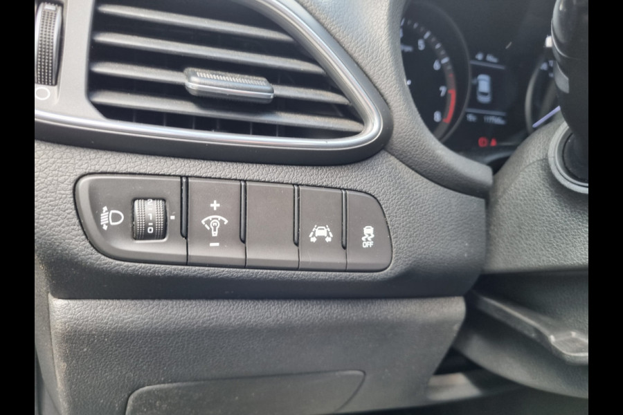 Hyundai i30 1.4 i-Drive NAVI / AIRCO / CRUISE / BLUETOOTH