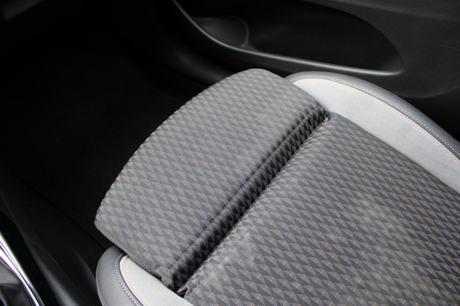 Opel Crossland X 1.2 Turbo Innovation | Trekhaak | Parkeerhulp | BLIS | Navigatie | Camera