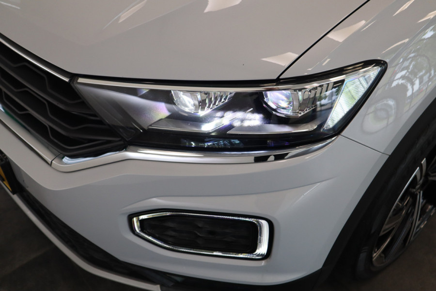 Volkswagen T-Roc 1.5 TSI Style 150pk Panoramadak Full-Led Navigatie 18'lmv