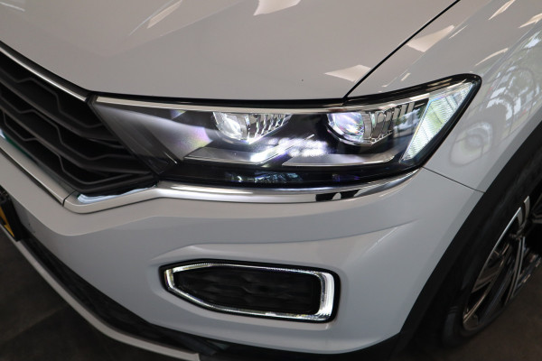 Volkswagen T-Roc 1.5 TSI Style 150pk Panoramadak Full-Led Navigatie 18'lmv