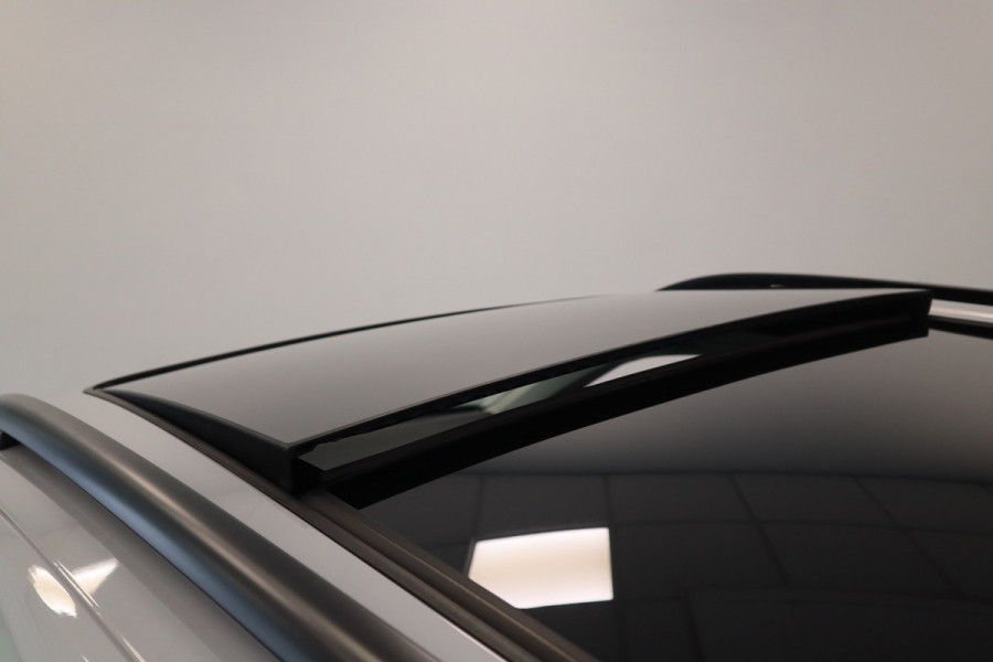 Volkswagen T-Roc 1.5 TSI Style 150pk Panoramadak Full-Led Navigatie 18'lmv