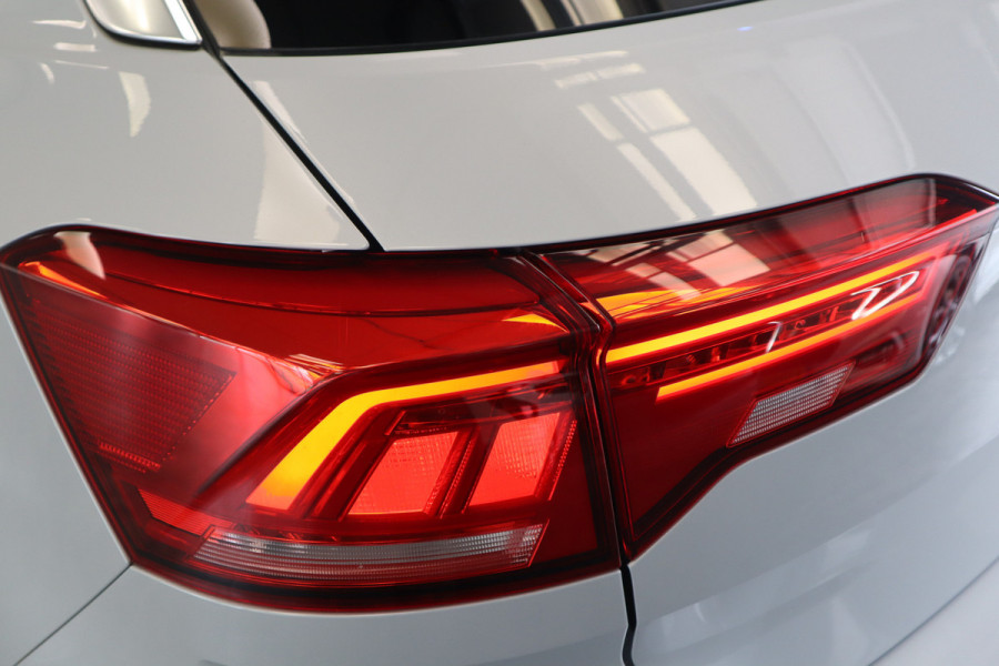 Volkswagen T-Roc 1.5 TSI Style 150pk Panoramadak Full-Led Navigatie 18'lmv