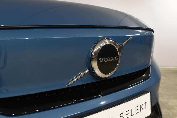 Volvo C40 252PK Single Motor Extended Range Plus / Navigatie / Camera / Parkeersensoren / Adaptieve Cruisecontrol / Stuur-Stoelverwarming / LM Velgen / Trekhaak /