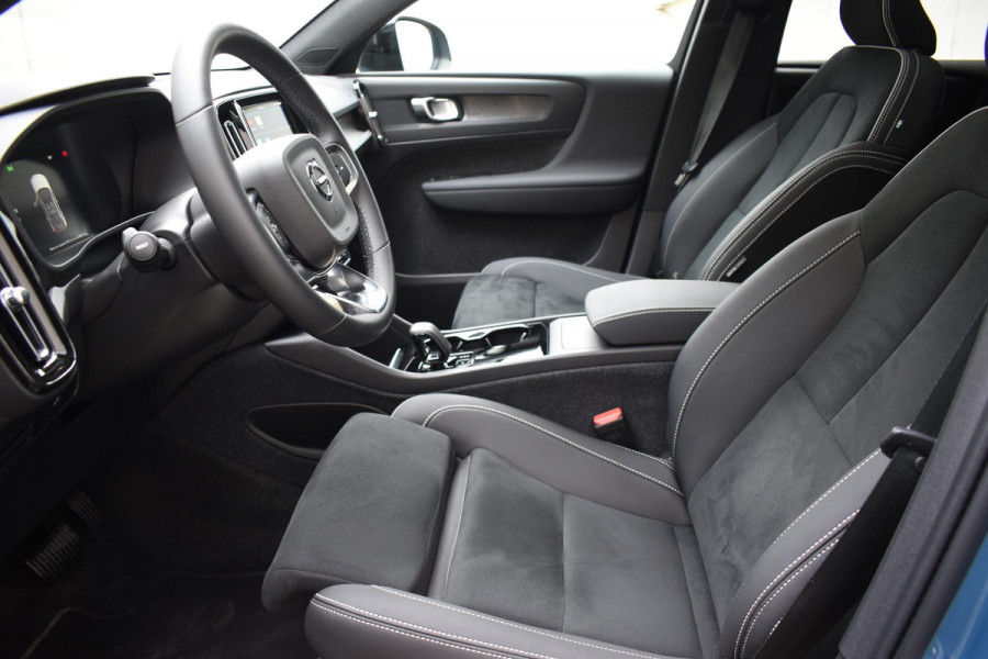 Volvo C40 252PK Single Motor Extended Range Plus / Navigatie / Camera / Parkeersensoren / Adaptieve Cruisecontrol / Stuur-Stoelverwarming / LM Velgen / Trekhaak /
