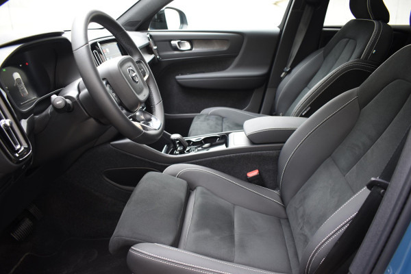 Volvo C40 252PK Single Motor Extended Range Plus / Navigatie / Camera / Parkeersensoren / Adaptieve Cruisecontrol / Stuur-Stoelverwarming / LM Velgen / Trekhaak /