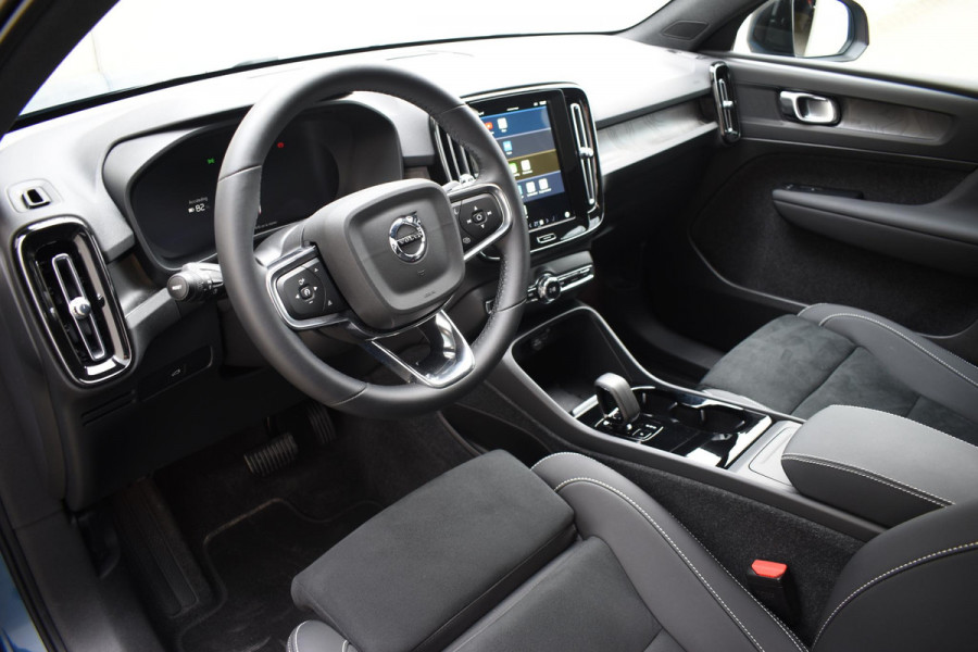 Volvo C40 252PK Single Motor Extended Range Plus / Navigatie / Camera / Parkeersensoren / Adaptieve Cruisecontrol / Stuur-Stoelverwarming / LM Velgen / Trekhaak /