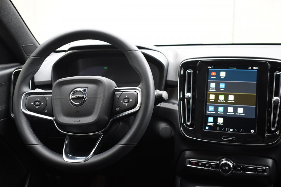 Volvo C40 252PK Single Motor Extended Range Plus / Navigatie / Camera / Parkeersensoren / Adaptieve Cruisecontrol / Stuur-Stoelverwarming / LM Velgen / Trekhaak /