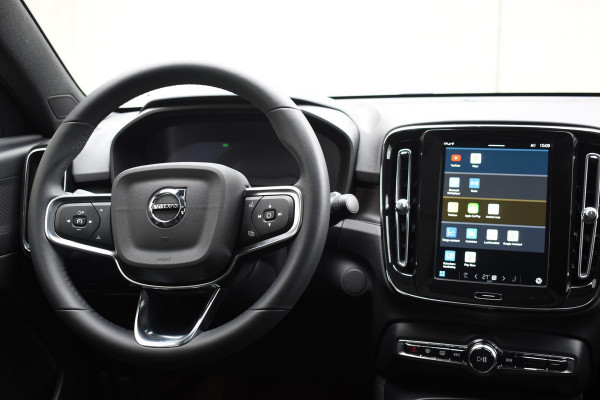 Volvo C40 252PK Single Motor Extended Range Plus / Navigatie / Camera / Parkeersensoren / Adaptieve Cruisecontrol / Stuur-Stoelverwarming / LM Velgen / Trekhaak /