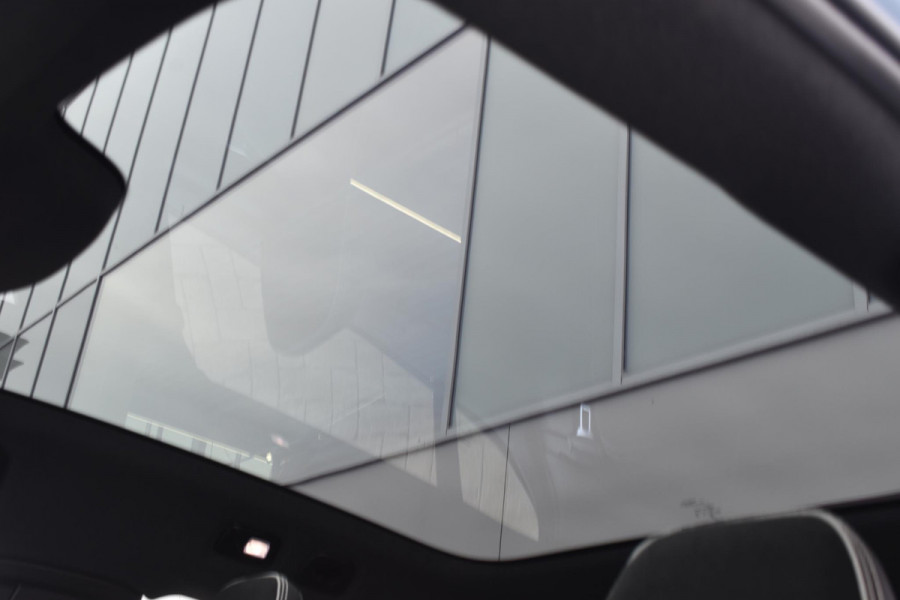 Volvo C40 252PK Single Motor Extended Range Plus / Navigatie / Camera / Parkeersensoren / Adaptieve Cruisecontrol / Stuur-Stoelverwarming / LM Velgen / Trekhaak /