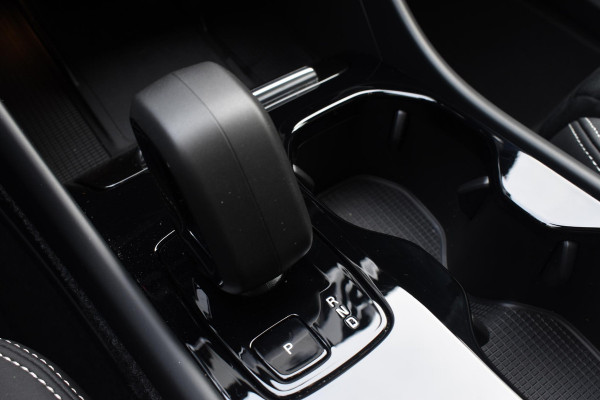 Volvo C40 252PK Single Motor Extended Range Plus / Navigatie / Camera / Parkeersensoren / Adaptieve Cruisecontrol / Stuur-Stoelverwarming / LM Velgen / Trekhaak /