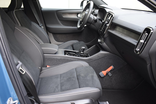 Volvo C40 252PK Single Motor Extended Range Plus / Navigatie / Camera / Parkeersensoren / Adaptieve Cruisecontrol / Stuur-Stoelverwarming / LM Velgen / Trekhaak /