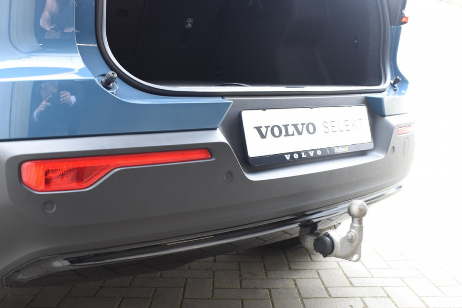 Volvo C40 252PK Single Motor Extended Range Plus / Navigatie / Camera / Parkeersensoren / Adaptieve Cruisecontrol / Stuur-Stoelverwarming / LM Velgen / Trekhaak /