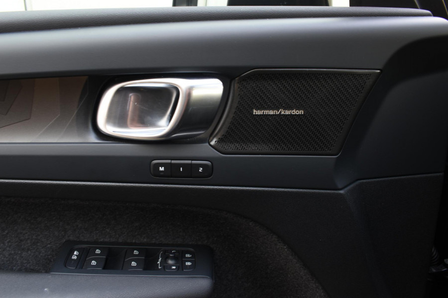 Volvo C40 252PK Single Motor Extended Range Ultimate / Navigatie / Panoramadak / Elektrische Stoelen / Harman Kardon / 20'' LM Velgen / Trekhaak /