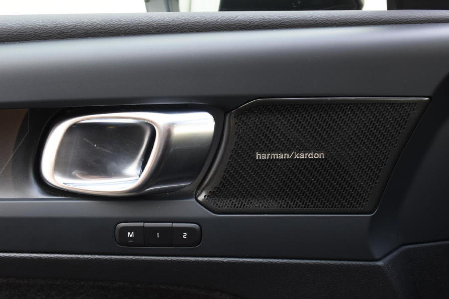 Volvo C40 252PK Single Motor Extended Range Ultimate / Navigatie / Panoramadak / Elektrische Stoelen / Harman Kardon / 20'' LM Velgen / Trekhaak /