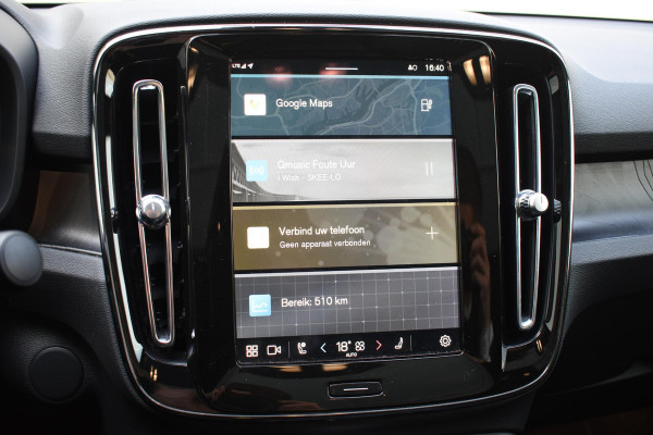 Volvo C40 252PK Single Motor Extended Range Ultimate / Navigatie / Panoramadak / Elektrische Stoelen / Harman Kardon / 20'' LM Velgen / Trekhaak /