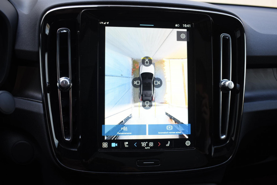 Volvo C40 252PK Single Motor Extended Range Ultimate / Navigatie / Panoramadak / Elektrische Stoelen / Harman Kardon / 20'' LM Velgen / Trekhaak /