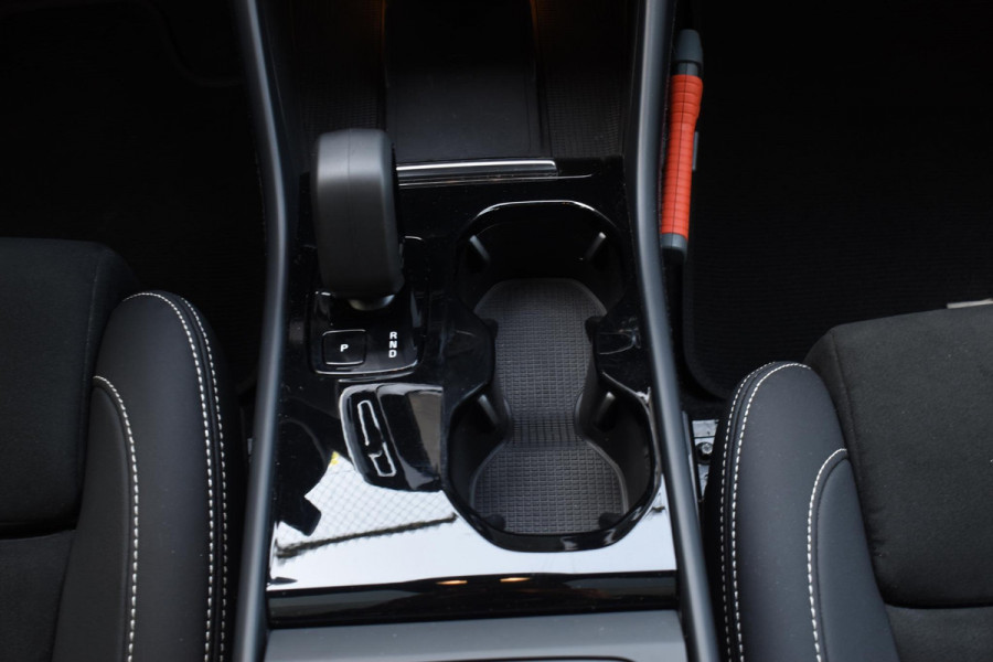 Volvo C40 252PK Single Motor Extended Range Ultimate / Navigatie / Panoramadak / Elektrische Stoelen / Harman Kardon / 20'' LM Velgen / Trekhaak /