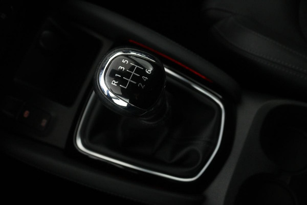 Nissan QASHQAI 1.3 DIG-T Tekna | Panoramadak | Stoelverwarming | Trekhaak | 360 camera | Full LED | Carplay | Navigatie | Keyless