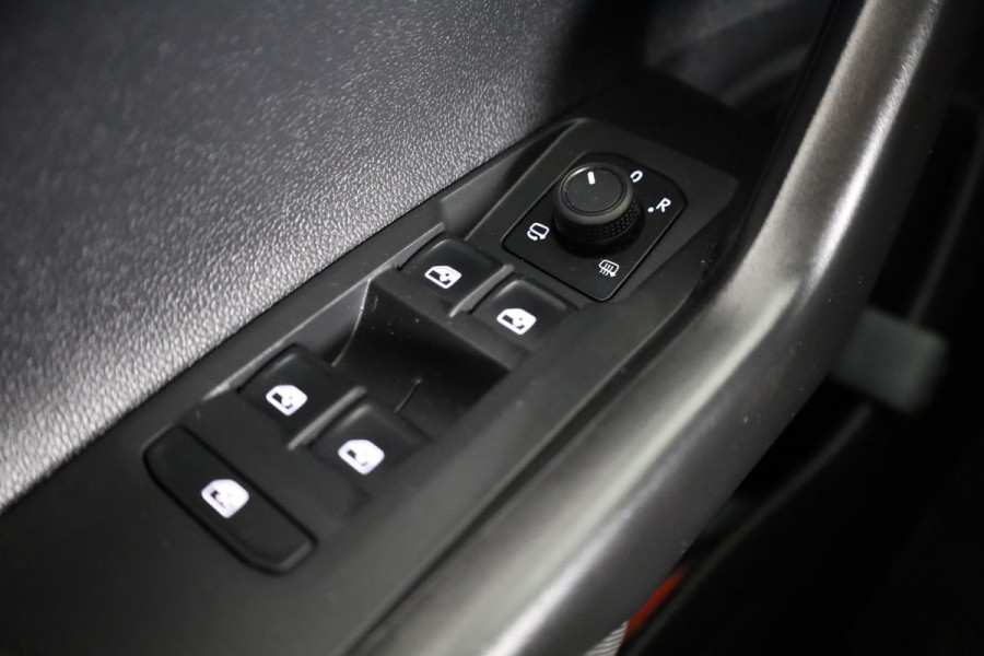 Volkswagen Polo 1.0 TSI Life 95 pk | Navigatie via App | Parkeersensoren | Adaptieve cruise control | LED koplampen | Apple Carplay/Android Auto |